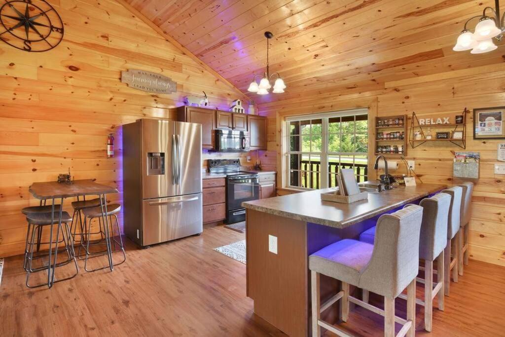 Enchanted Forest Cabin And Teepee! Lights & Laser Show! Private Hot Tub! Unique Stay! Sevierville Eksteriør bilde