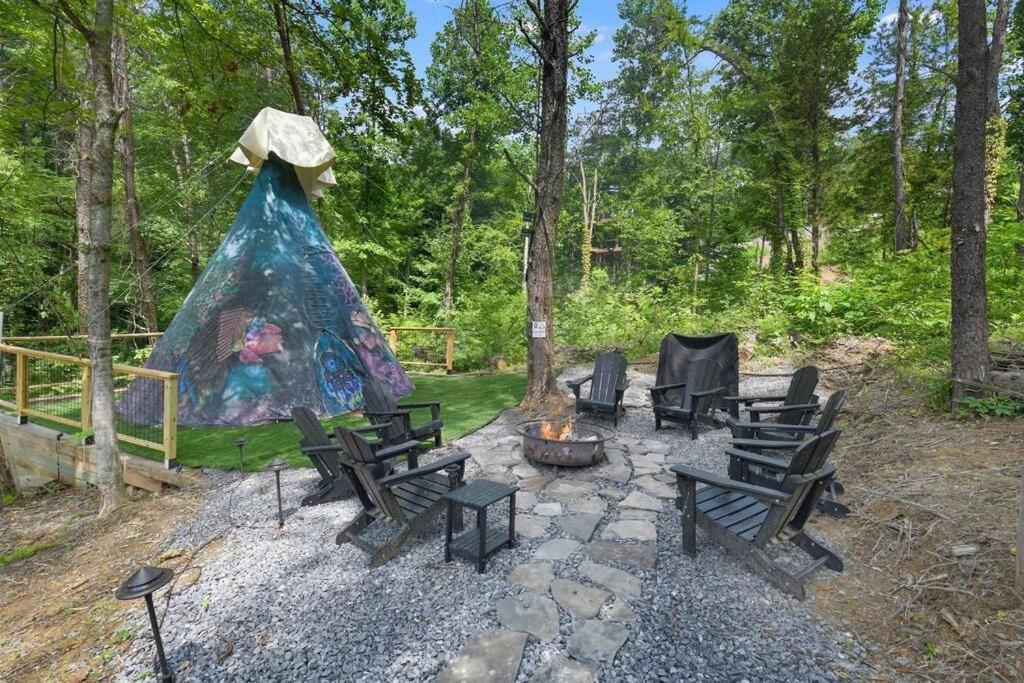 Enchanted Forest Cabin And Teepee! Lights & Laser Show! Private Hot Tub! Unique Stay! Sevierville Eksteriør bilde