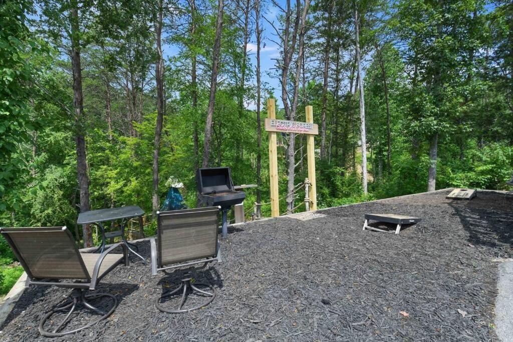 Enchanted Forest Cabin And Teepee! Lights & Laser Show! Private Hot Tub! Unique Stay! Sevierville Eksteriør bilde