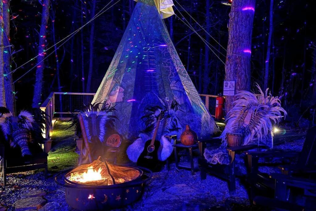Enchanted Forest Cabin And Teepee! Lights & Laser Show! Private Hot Tub! Unique Stay! Sevierville Eksteriør bilde