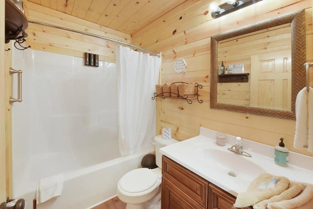 Enchanted Forest Cabin And Teepee! Lights & Laser Show! Private Hot Tub! Unique Stay! Sevierville Eksteriør bilde