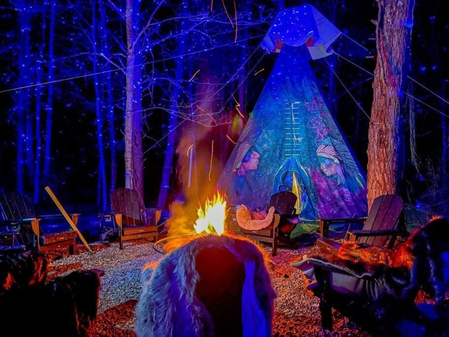 Enchanted Forest Cabin And Teepee! Lights & Laser Show! Private Hot Tub! Unique Stay! Sevierville Eksteriør bilde