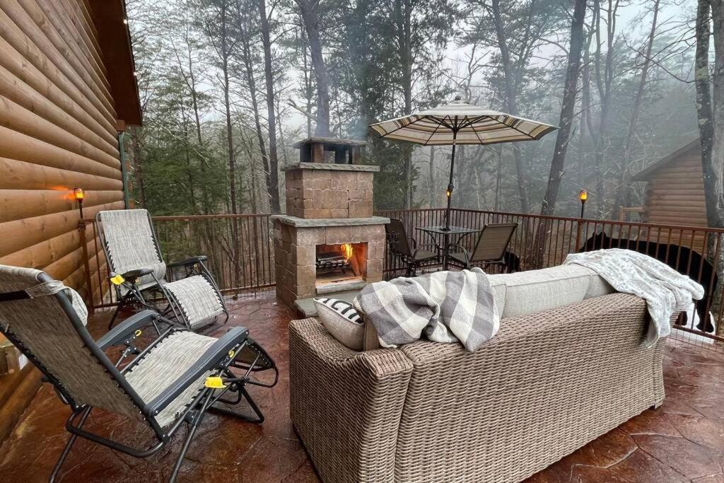 Enchanted Forest Cabin And Teepee! Lights & Laser Show! Private Hot Tub! Unique Stay! Sevierville Eksteriør bilde