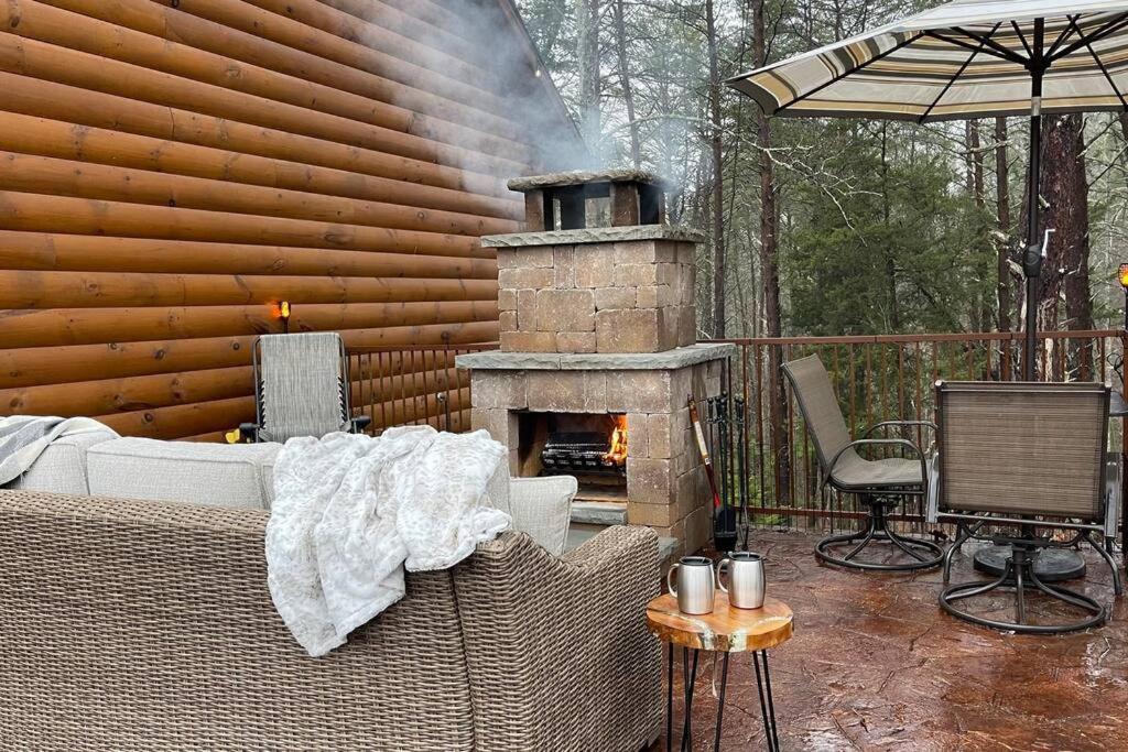 Enchanted Forest Cabin And Teepee! Lights & Laser Show! Private Hot Tub! Unique Stay! Sevierville Eksteriør bilde