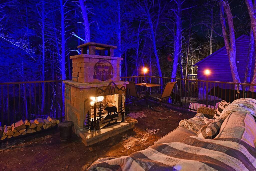 Enchanted Forest Cabin And Teepee! Lights & Laser Show! Private Hot Tub! Unique Stay! Sevierville Eksteriør bilde
