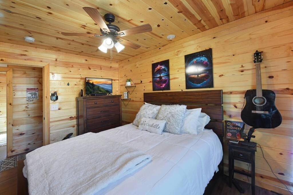 Enchanted Forest Cabin And Teepee! Lights & Laser Show! Private Hot Tub! Unique Stay! Sevierville Eksteriør bilde