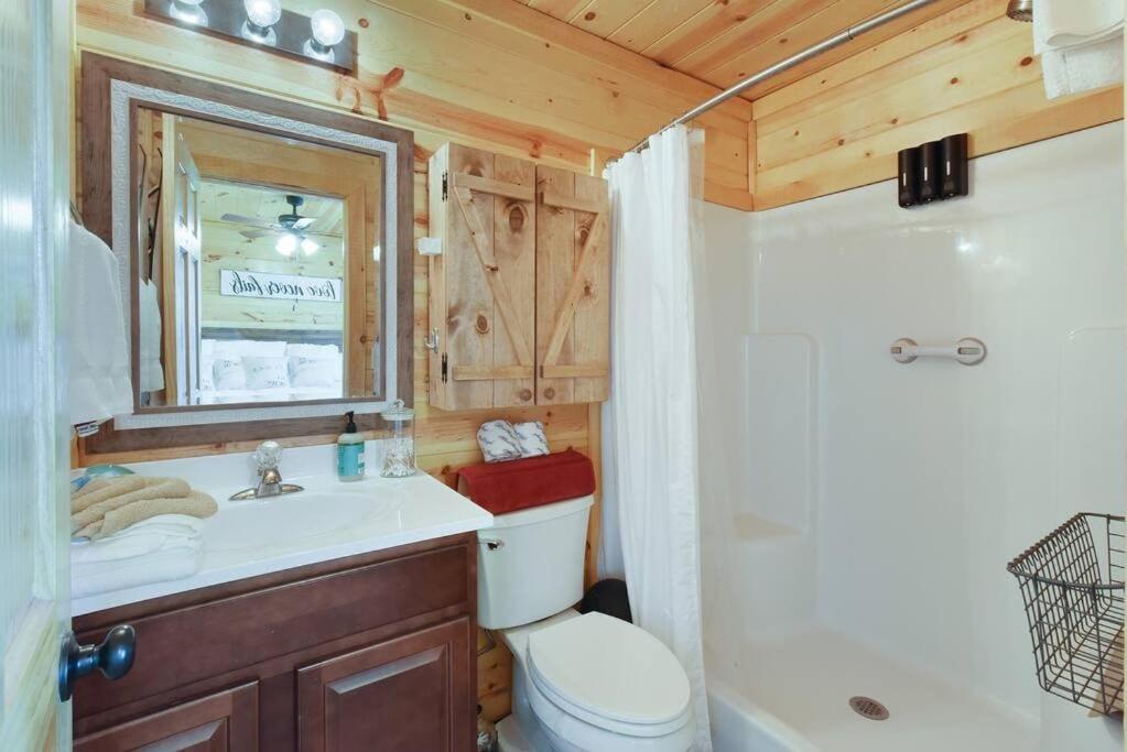 Enchanted Forest Cabin And Teepee! Lights & Laser Show! Private Hot Tub! Unique Stay! Sevierville Eksteriør bilde