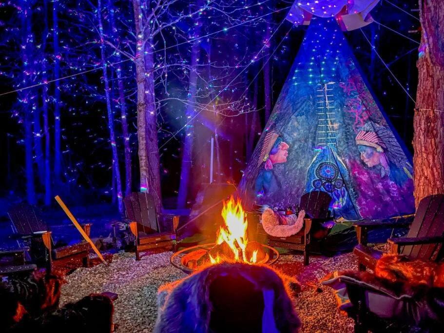 Enchanted Forest Cabin And Teepee! Lights & Laser Show! Private Hot Tub! Unique Stay! Sevierville Eksteriør bilde