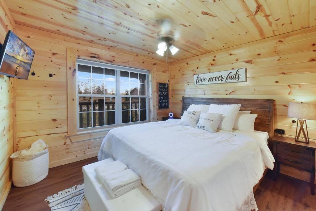 Enchanted Forest Cabin And Teepee! Lights & Laser Show! Private Hot Tub! Unique Stay! Sevierville Eksteriør bilde