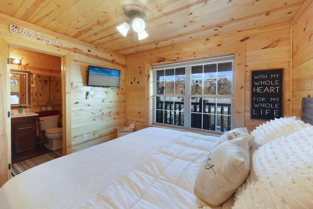 Enchanted Forest Cabin And Teepee! Lights & Laser Show! Private Hot Tub! Unique Stay! Sevierville Eksteriør bilde