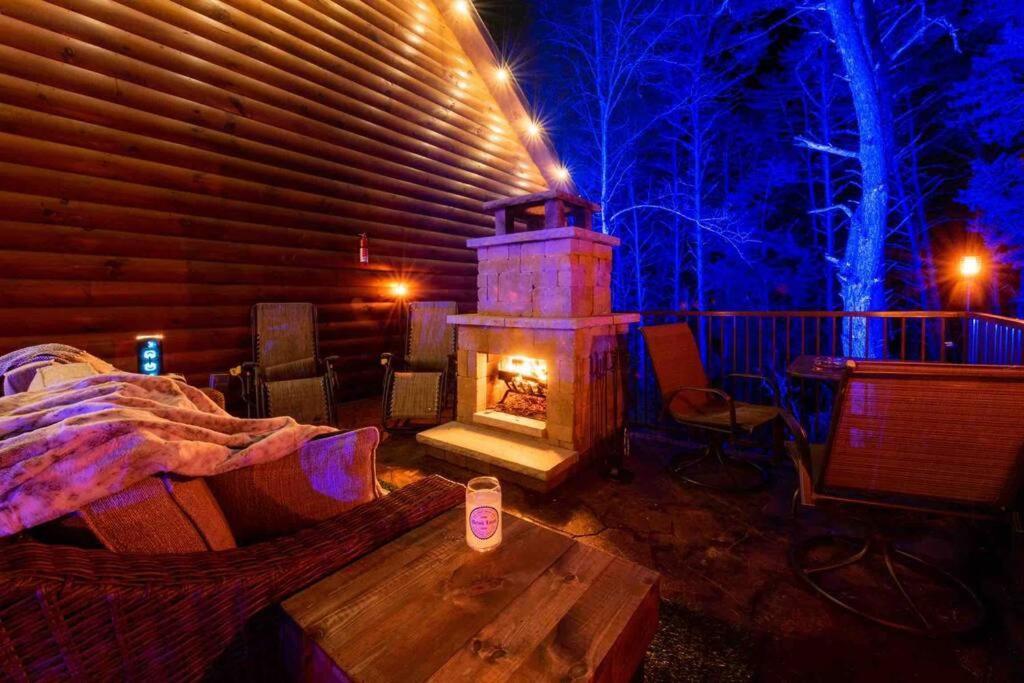 Enchanted Forest Cabin And Teepee! Lights & Laser Show! Private Hot Tub! Unique Stay! Sevierville Eksteriør bilde